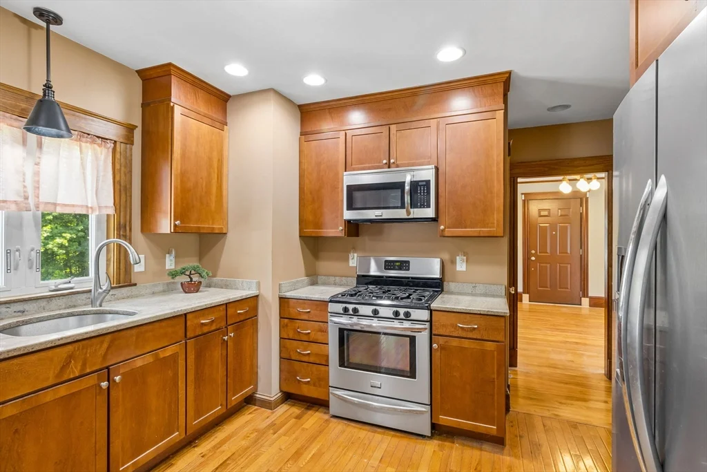 3 bed, 2 bath apartment for rent at 182 Greenwood St, Marlborough — photo 13 of 33