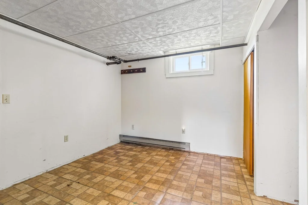 3 bed, 2 bath apartment for rent at 182 Greenwood St, Marlborough — photo 25 of 33