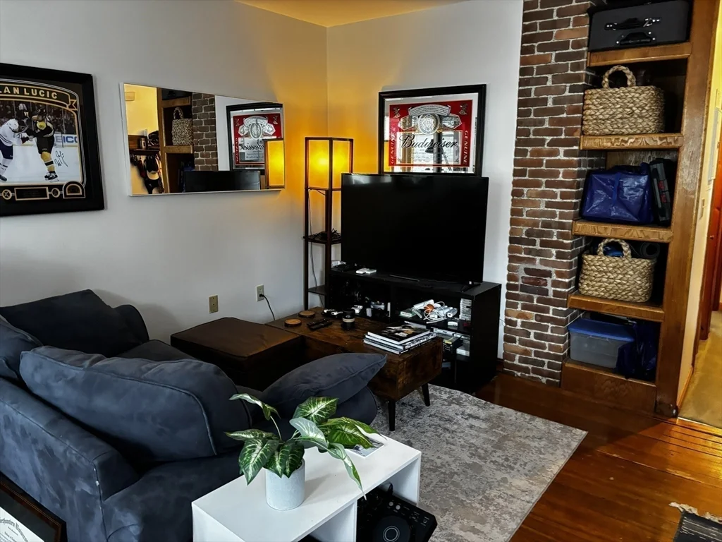 1 bed, 1 bath apartment for rent at 182 H St Unit 2, South Boston
