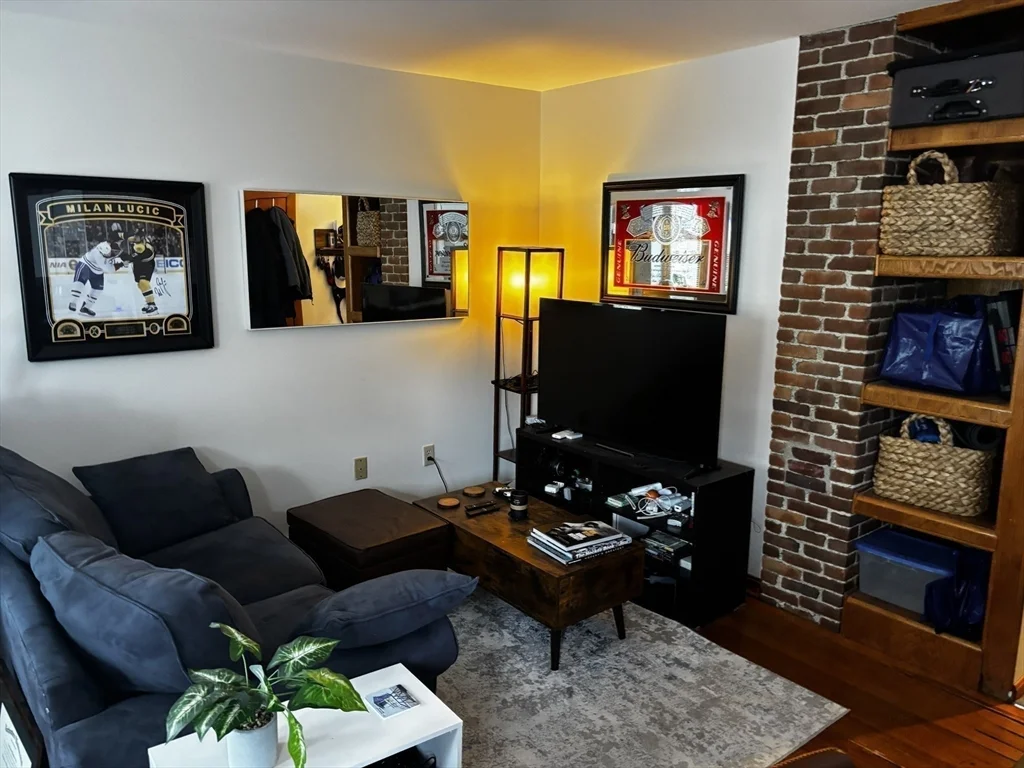 1 bed, 1 bath apartment for rent at 182 H St Unit 2, South Boston — photo 2 of 13
