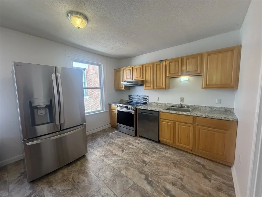4 bed, 1 bath apartment for rent at 182 Harvard St Unit 3, Central Square — photo 8 of 20