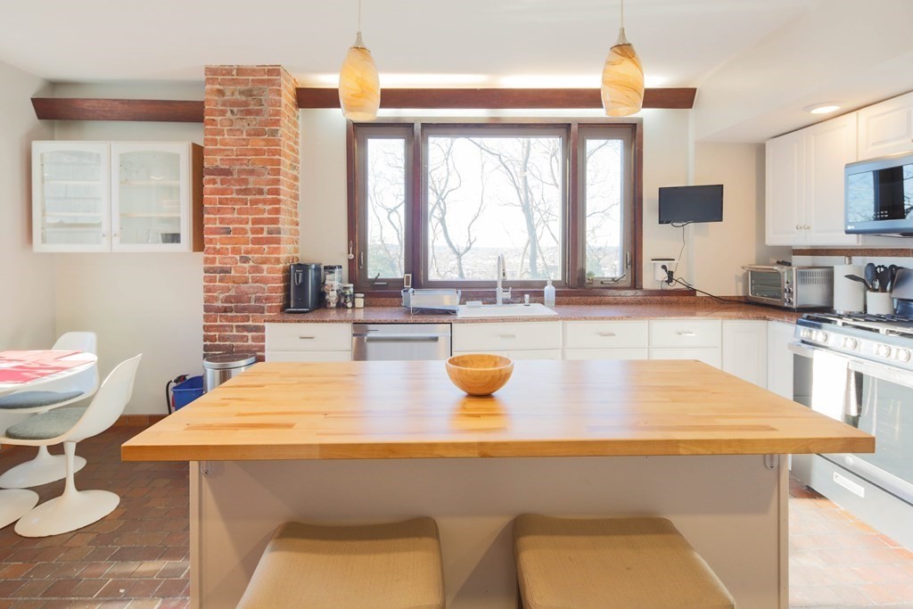 3 bed, 3 bath apartment for rent at 182 Palfrey St, Watertown — photo 5 of 42