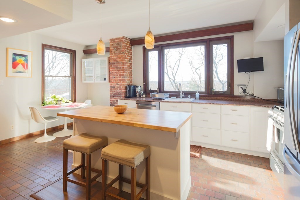 3 bed, 3 bath apartment for rent at 182 Palfrey St, Watertown — photo 4 of 42