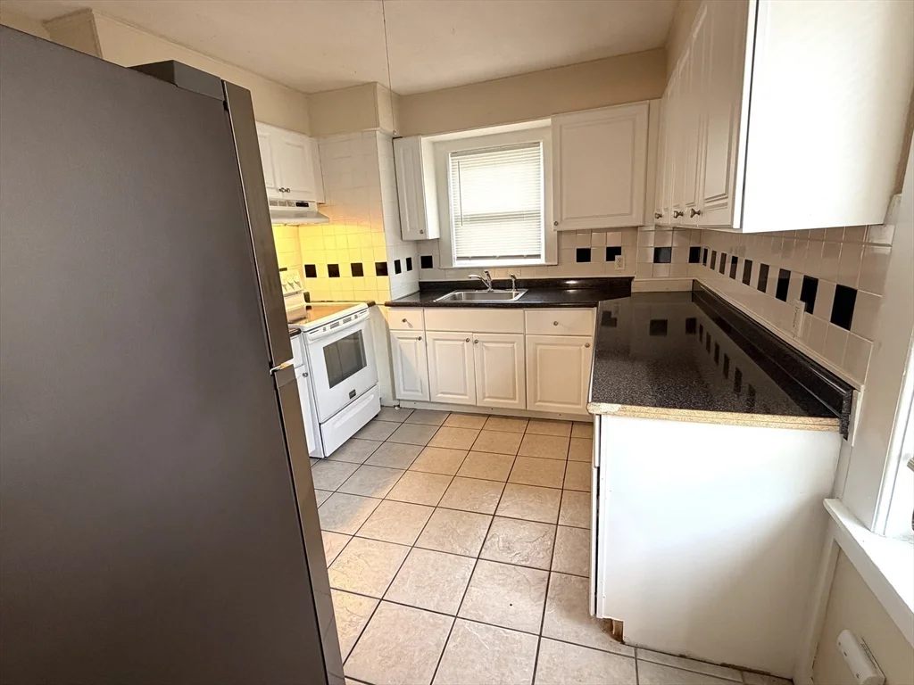 4 bed, 1 bath apartment for rent at 182 Princeton Ave Unit 182, Waltham — photo 1 of 10