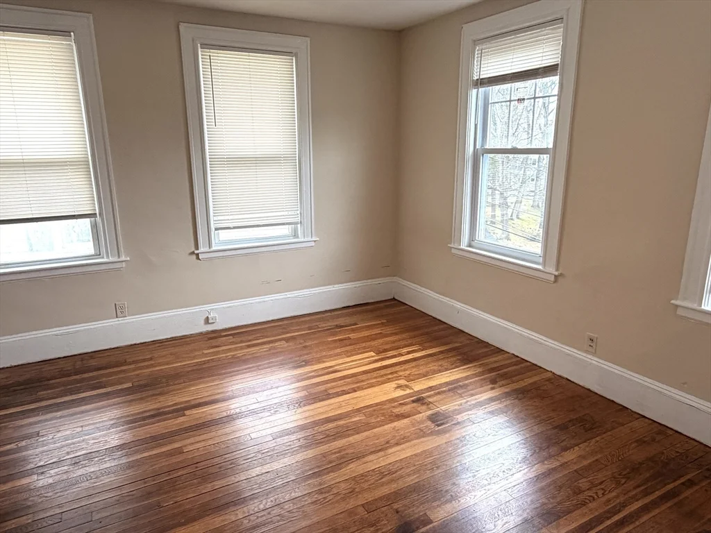 4 bed, 1 bath apartment for rent at 182 Princeton Ave Unit 182, Waltham — photo 5 of 10