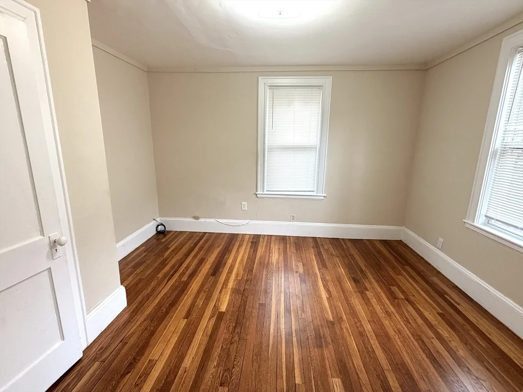 4 bed, 1 bath apartment for rent at 182 Princeton Ave Unit 182, Waltham — photo 6 of 10