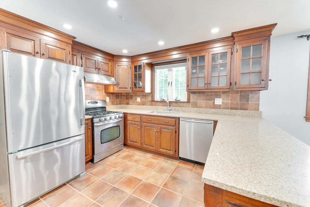 3 bed, 1 bath apartment for rent at 182 Safford St Unit 1, Quincy — photo 4 of 14