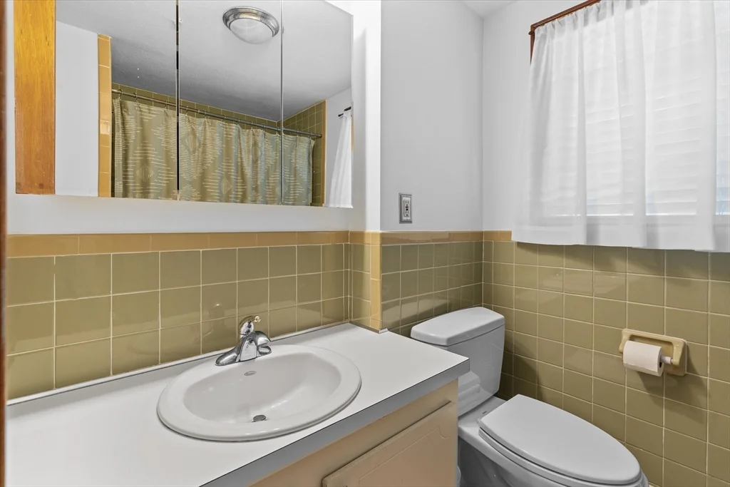 3 bed, 1 bath apartment for rent at 182 Safford St Unit 1, Quincy — photo 9 of 14