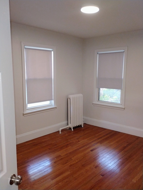3 bed, 1 bath apartment for rent at 182 Walnut Ave Unit 1, Roxbury — photo 3 of 8
