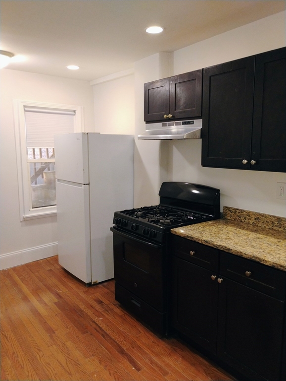 3 bed, 1 bath apartment for rent at 182 Walnut Ave Unit 1, Roxbury — photo 2 of 8