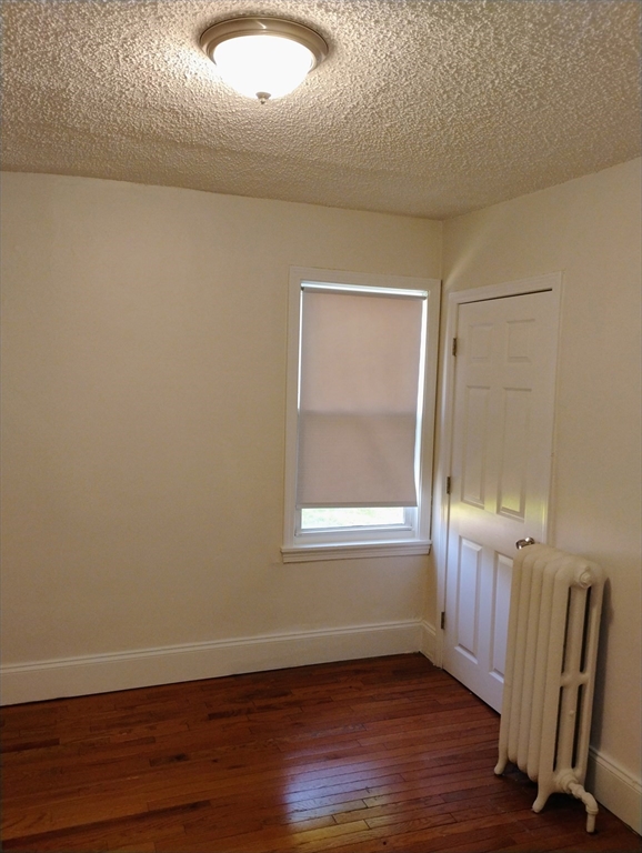 3 bed, 1 bath apartment for rent at 182 Walnut Ave Unit 1, Roxbury — photo 6 of 8