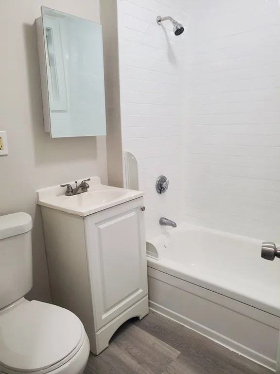 4 bed, 1 bath apartment for rent at 182 Walnut Ave Unit 2, Roxbury — photo 5 of 12