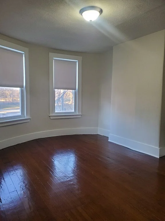 4 bed, 1 bath apartment for rent at 182 Walnut Ave Unit 2, Roxbury — photo 6 of 12
