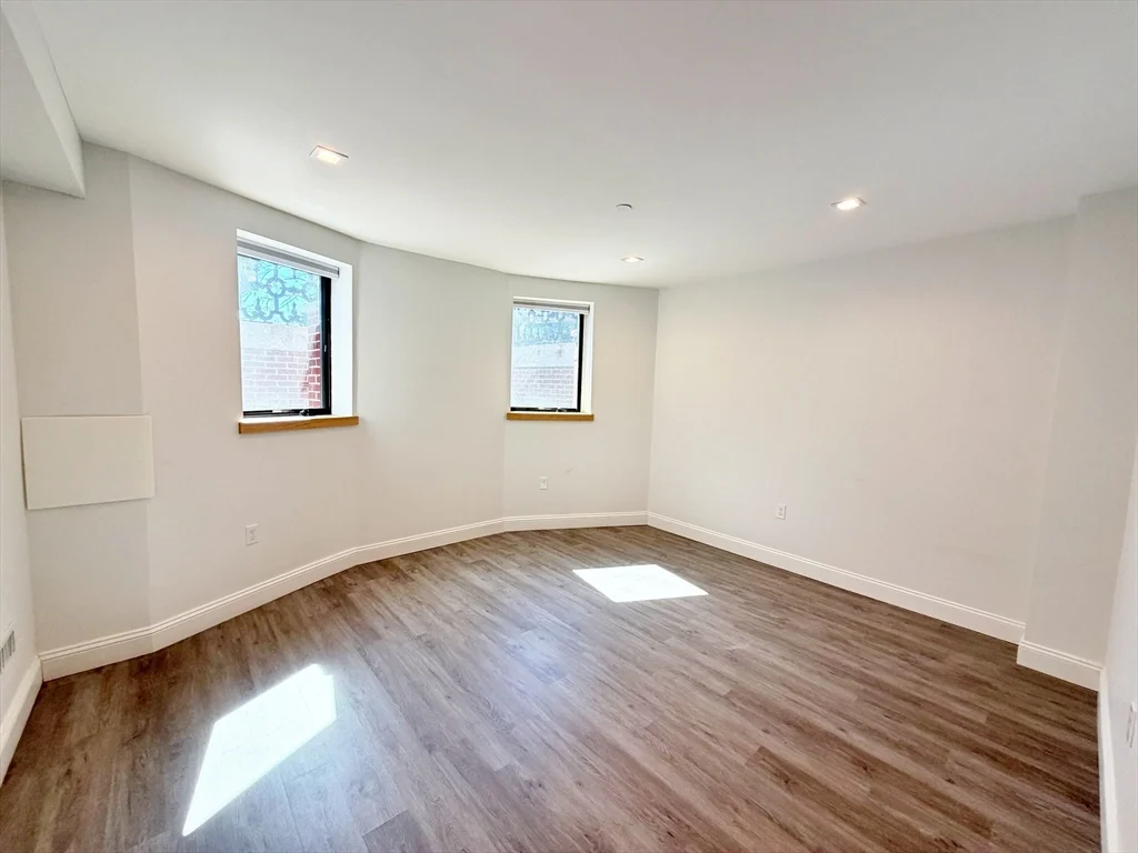 3 bed, 2 bath apartment for rent at 182 Webster St Unit 1, East Boston — photo 32 of 41