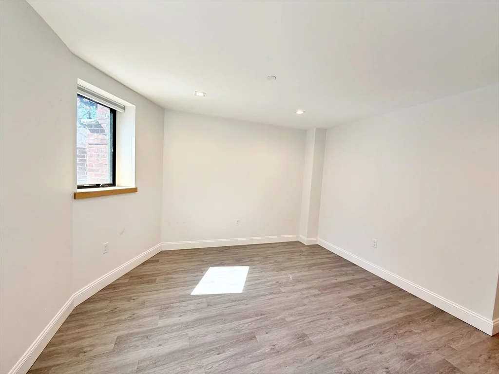 3 bed, 2 bath apartment for rent at 182 Webster St Unit 1, East Boston — photo 33 of 41