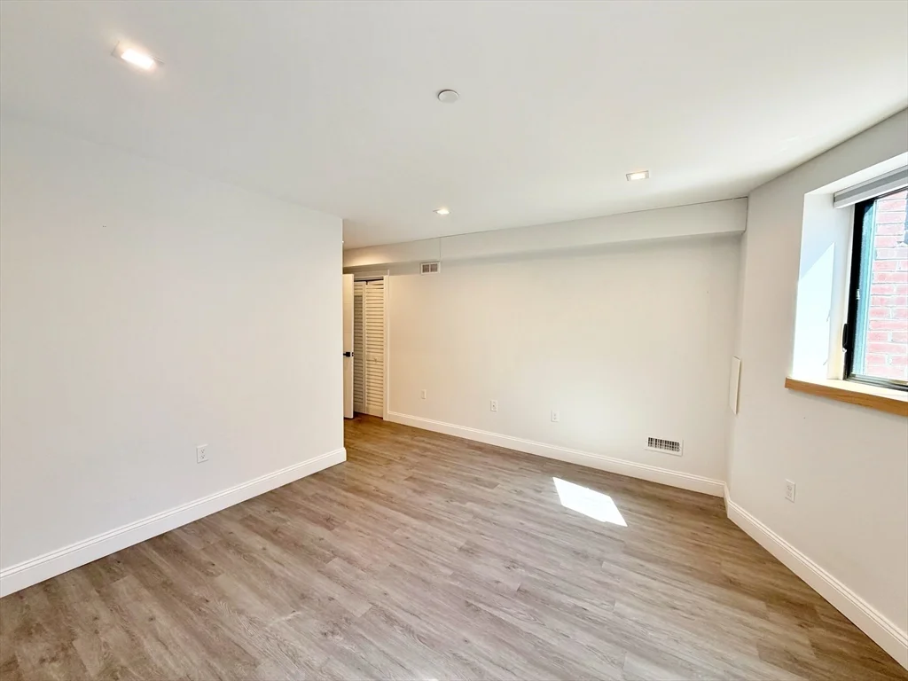 3 bed, 2 bath apartment for rent at 182 Webster St Unit 1, East Boston — photo 34 of 41