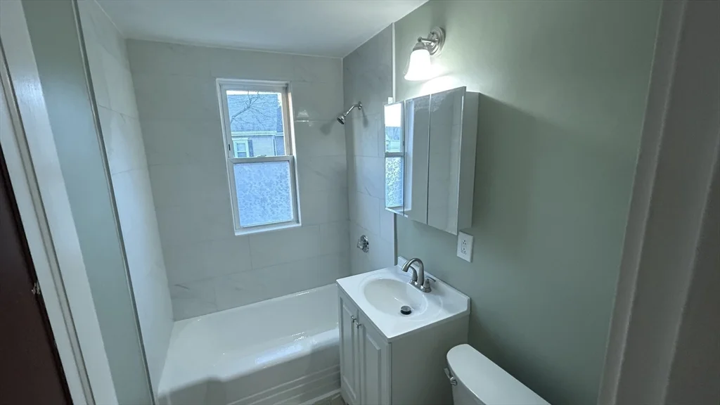3 bed, 1 bath apartment for rent at 182 West St Unit 1, Edgeworth — photo 7 of 8