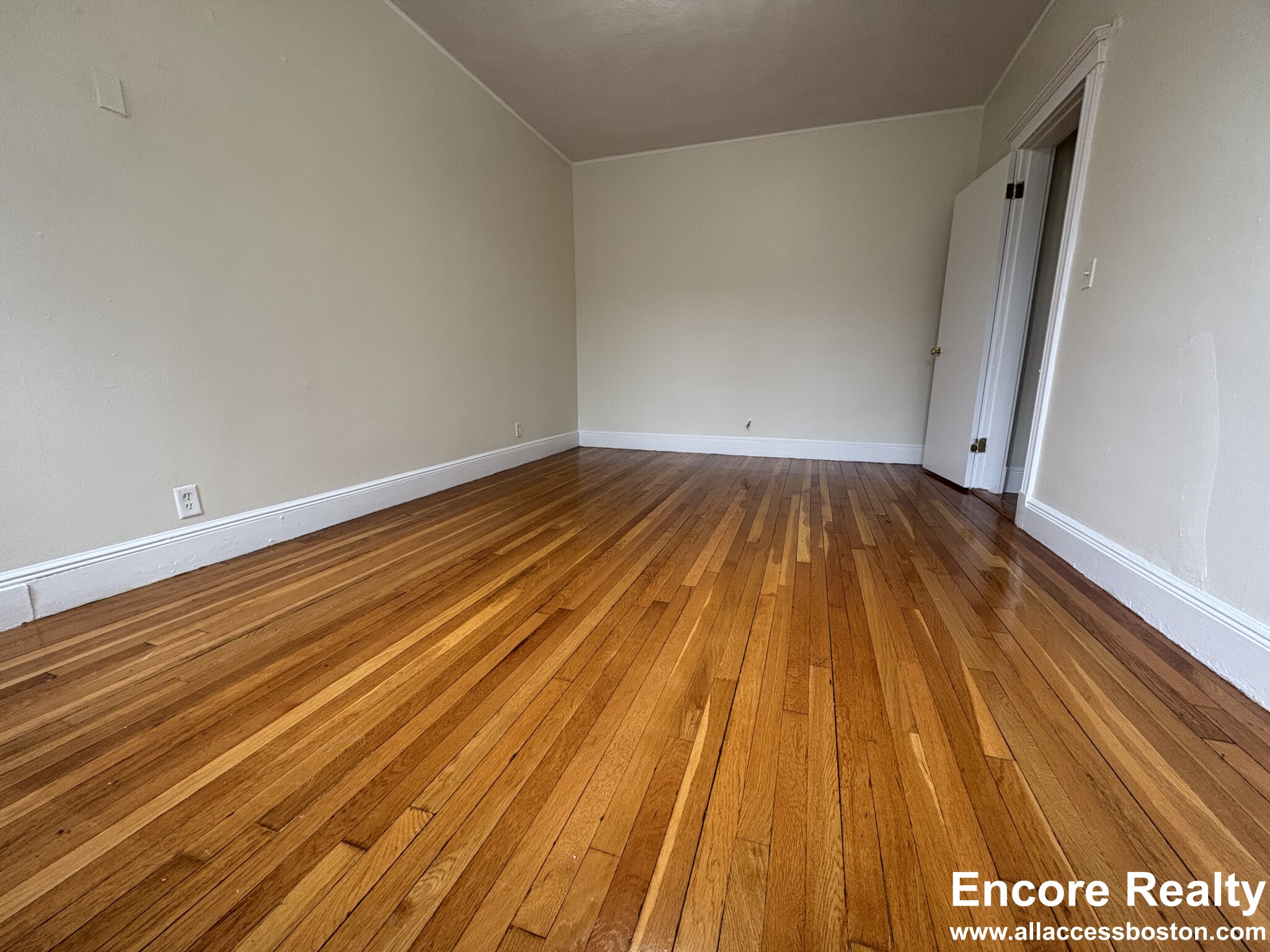 3 split bed, 1 bath apartment for rent at 1820 Commonwealth Ave Unit 266, Brighton — photo 2 of 24