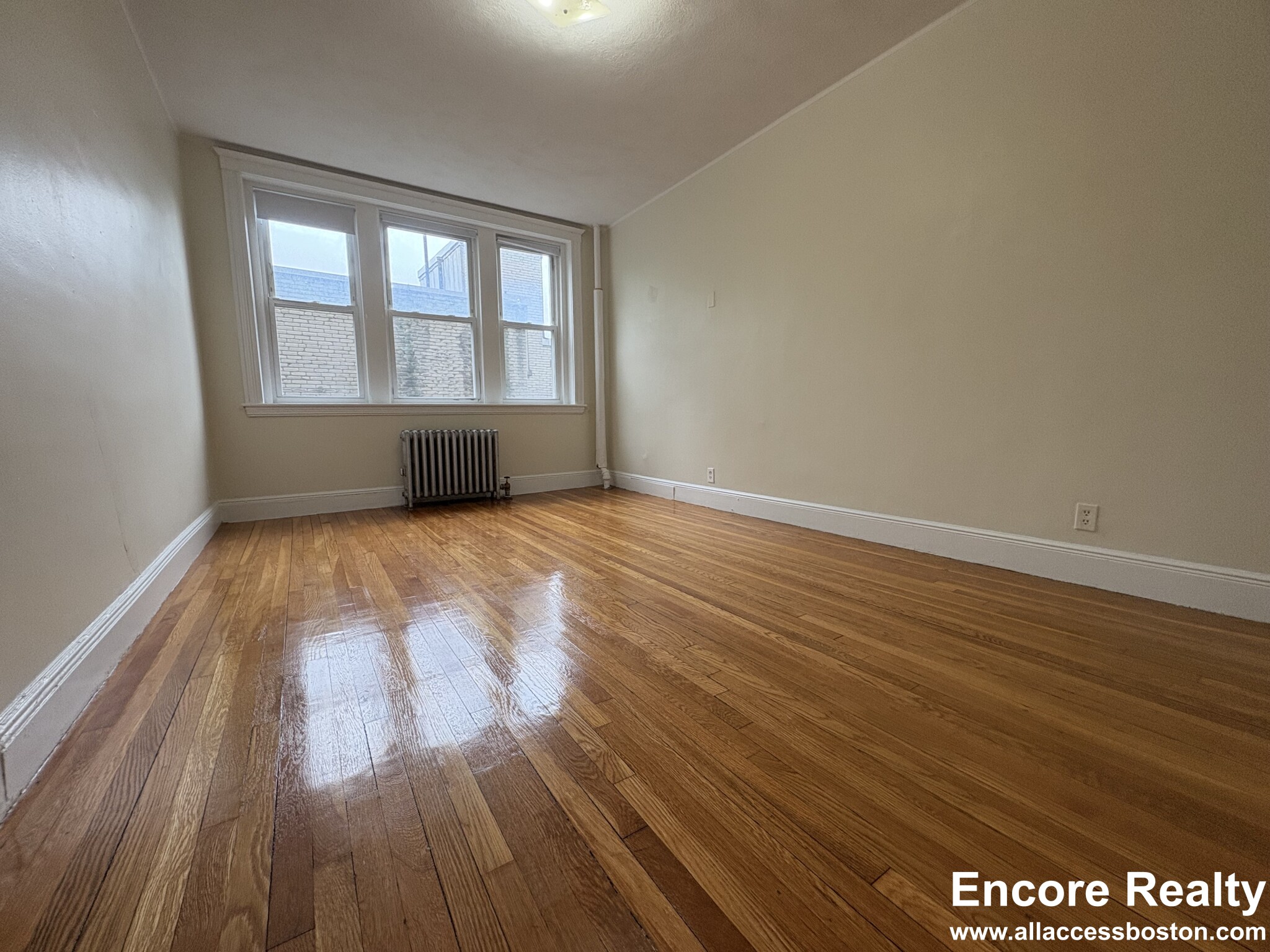 3 split bed, 1 bath apartment for rent at 1820 Commonwealth Ave Unit 266, Brighton — photo 1 of 24