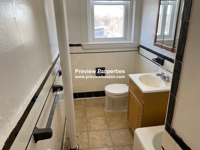 1 bed, 1 bath apartment for rent at 1820 Commonwealth Ave Unit 29P, Brighton — photo 4 of 5