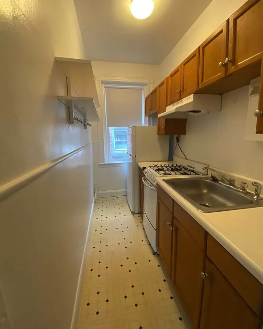 2 bed, 1 bath apartment for rent at 1822 Beacon St Unit 07, Brookline — photo 5 of 6