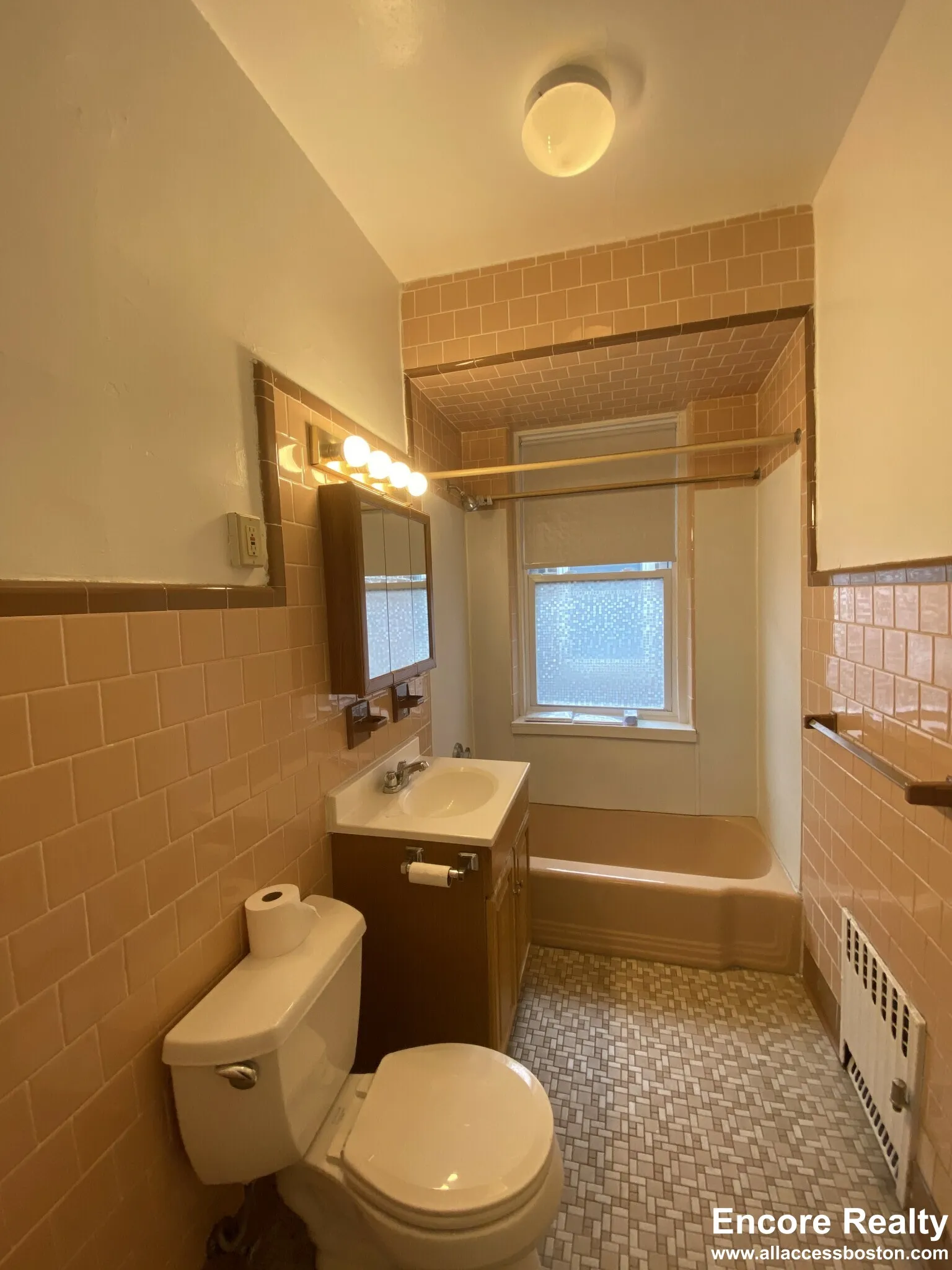 2 bed, 1 bath apartment for rent at 1822 Beacon St Unit 6, Brookline — photo 5 of 6