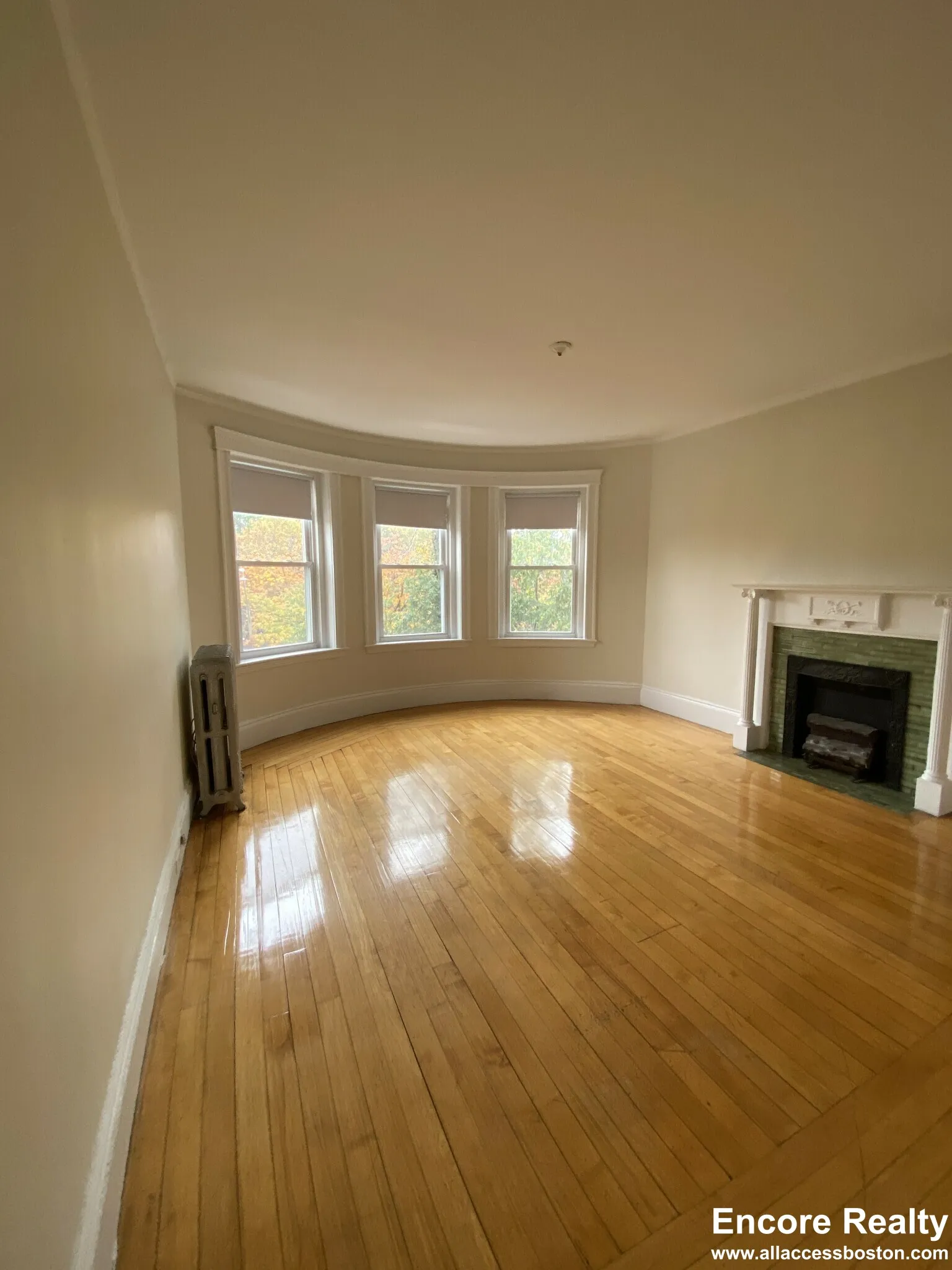 2 bed, 1 bath apartment for rent at 1822 Beacon St Unit 6, Brookline