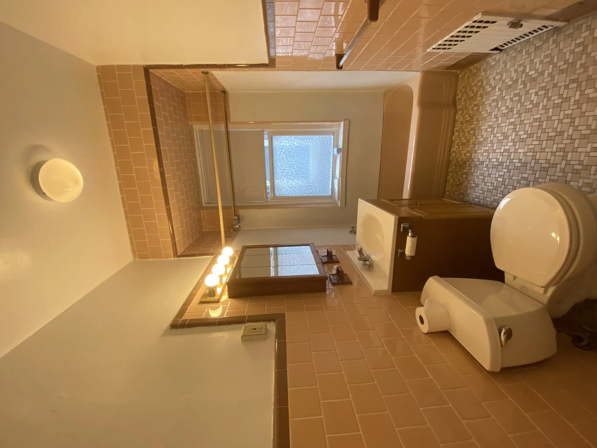 2 bed, 1 bath apartment for rent at 1822 Beacon St Unit 7a, Brookline — photo 6 of 6