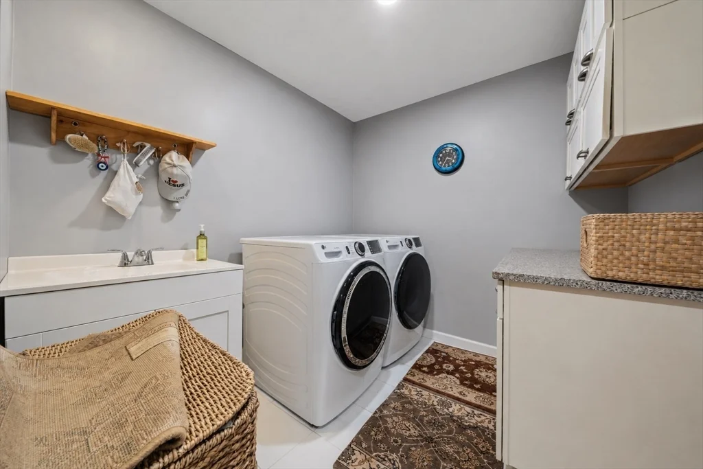 3 bed, 2 bath apartment for rent at 1822 Washington St Unit 0, Braintree Highlands — photo 13 of 15
