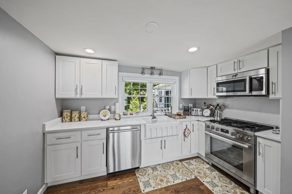 3 bed, 2 bath apartment for rent at 1822 Washington St Unit 0, Braintree Highlands — photo 3 of 15