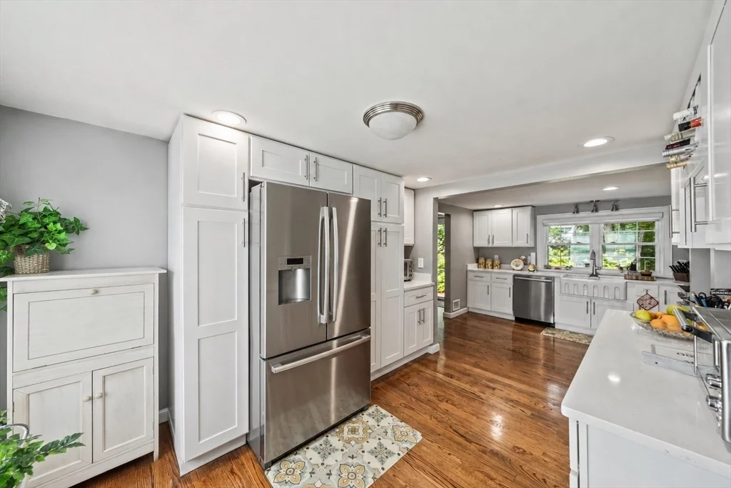 3 bed, 2 bath apartment for rent at 1822 Washington St Unit 0, Braintree Highlands — photo 2 of 15