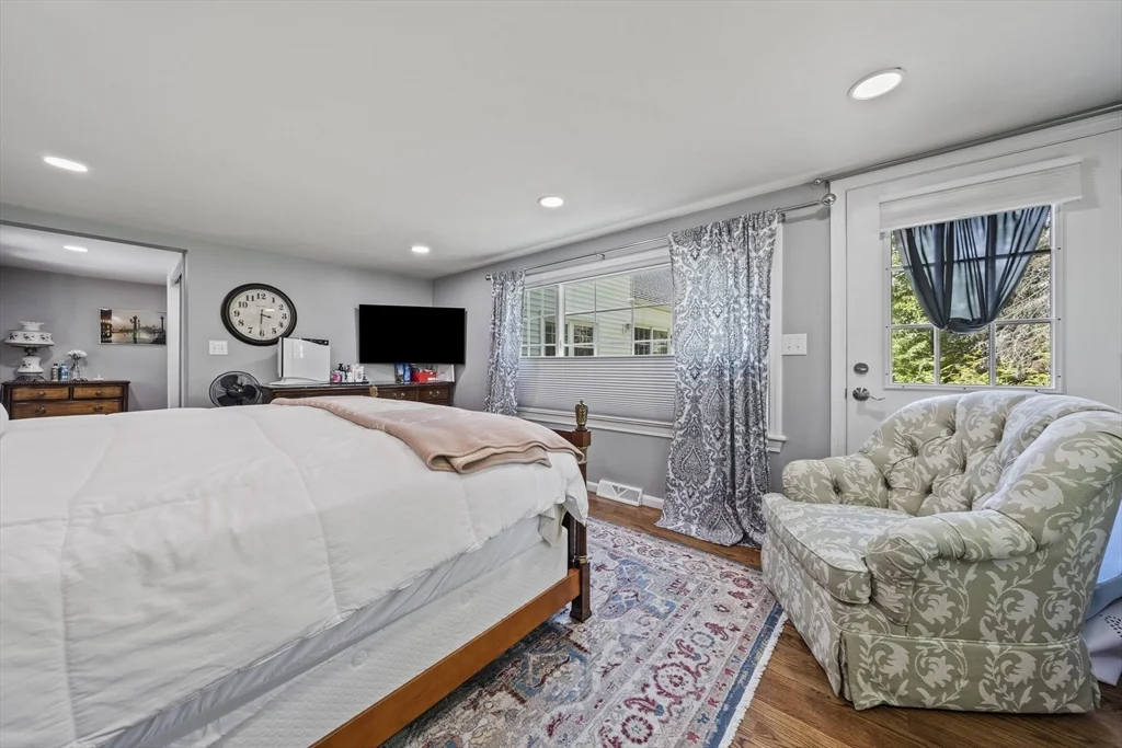 3 bed, 2 bath apartment for rent at 1822 Washington St Unit 0, Braintree Highlands — photo 10 of 15
