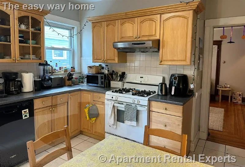 4 bed, 1 bath apartment for rent at 183 College Ave Unit 1, Davis Square — photo 1 of 11