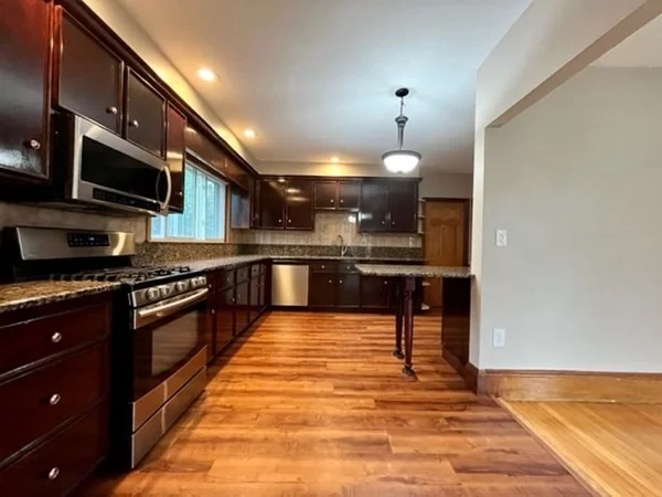 4 bed, 2 bath apartment for rent at 183 Cottage Park Rd Unit 2, Winthrop — photo 6 of 16