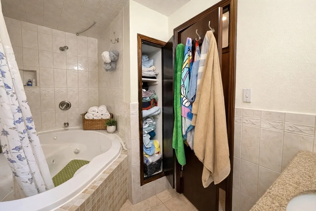 3 bed, 1 bath apartment for rent at 183 Forest St Unit B, Arlington — photo 9 of 15