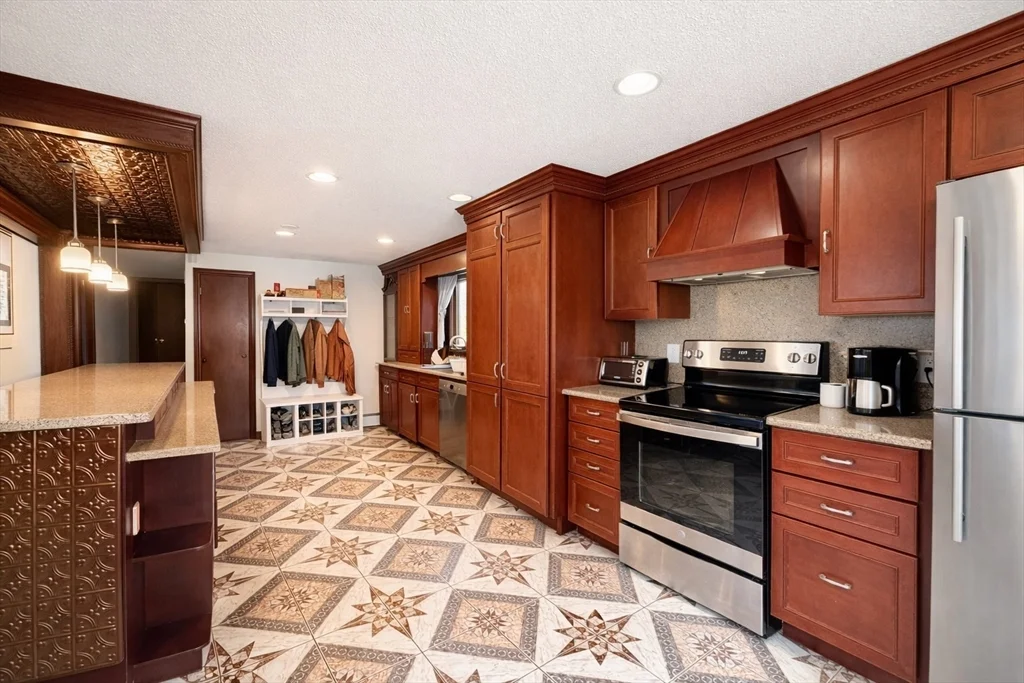 3 bed, 1 bath apartment for rent at 183 Forest St Unit B, Arlington — photo 1 of 15