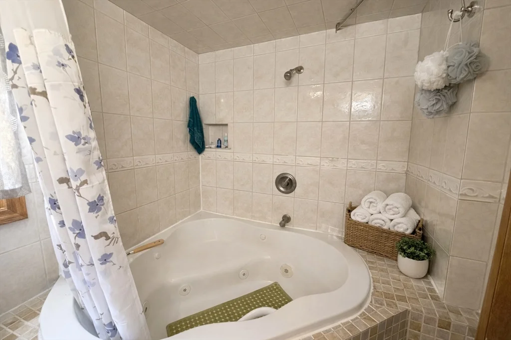 3 bed, 1 bath apartment for rent at 183 Forest St Unit B, Arlington — photo 8 of 15