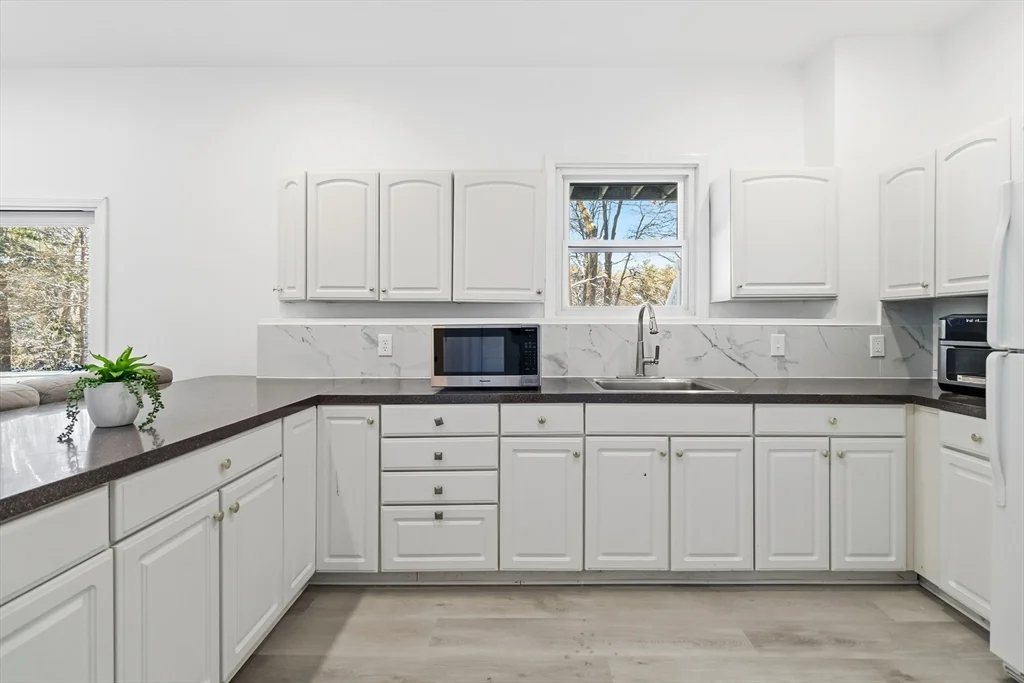 3 bed, 4+ bath apartment for rent at 183 Gardner St, Hingham — photo 38 of 41