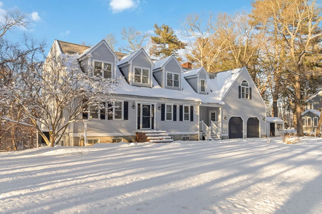 3 bed, 4+ bath apartment for rent at 183 Gardner St, Hingham — photo 1 of 41