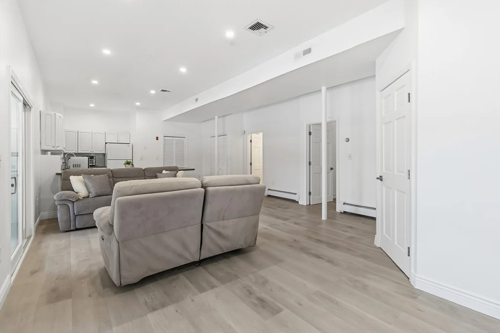3 bed, 4+ bath apartment for rent at 183 Gardner St, Hingham — photo 35 of 41