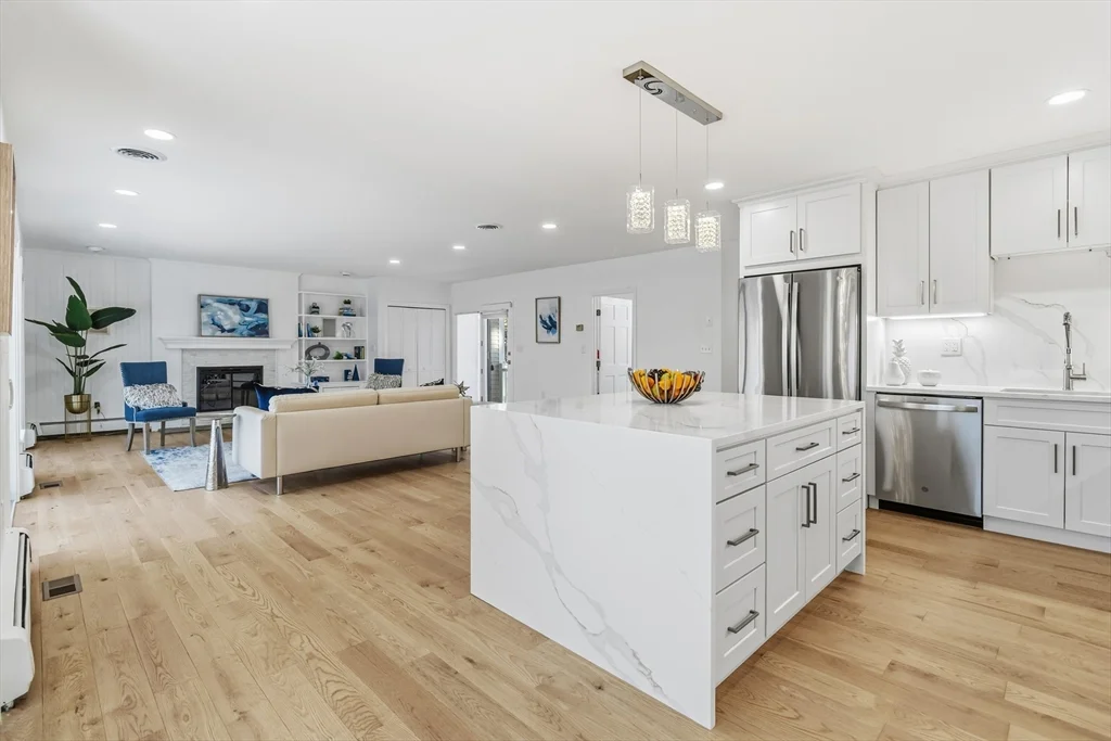 3 bed, 4+ bath apartment for rent at 183 Gardner St, Hingham — photo 13 of 41