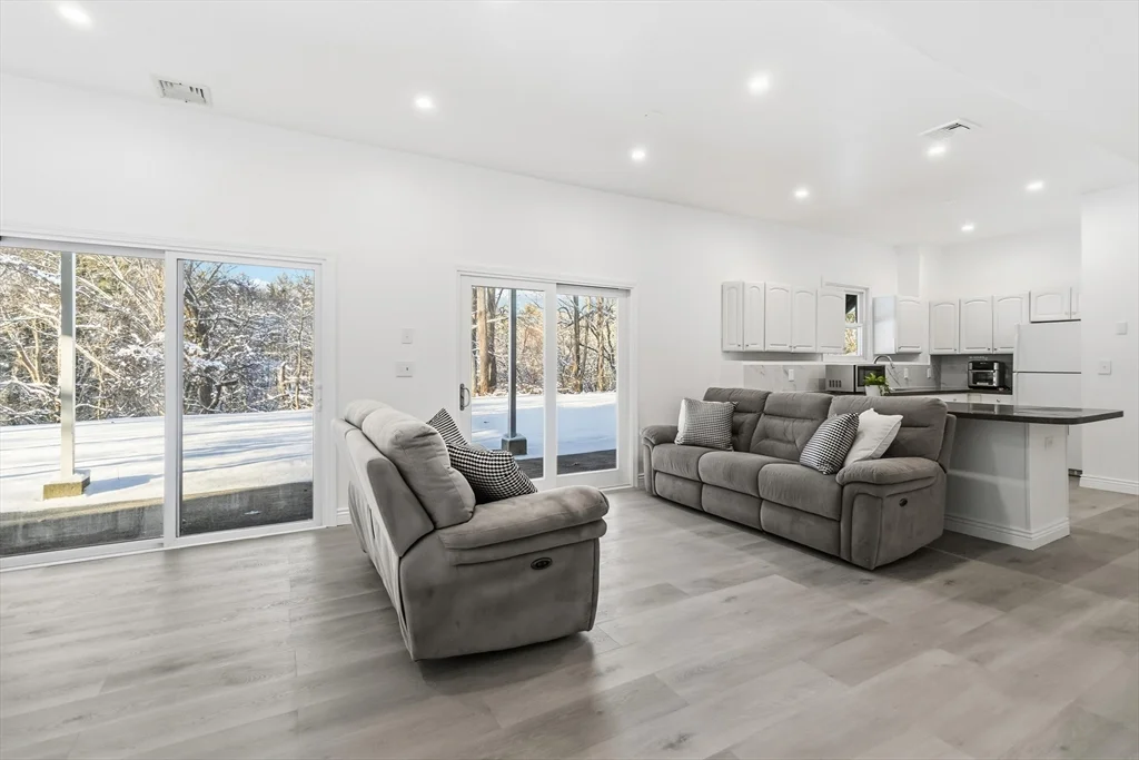 3 bed, 4+ bath apartment for rent at 183 Gardner St, Hingham — photo 36 of 41