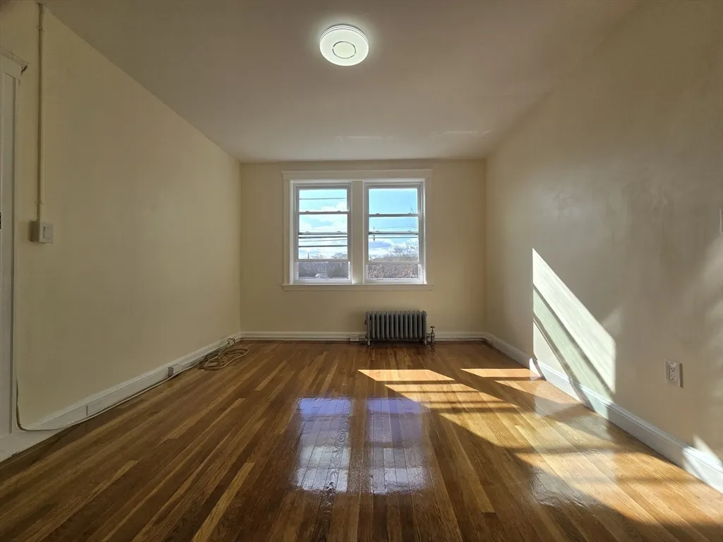 2 bed, 1 bath apartment for rent at 183 Kent Unit 5, Coolidge Corner — photo 3 of 9
