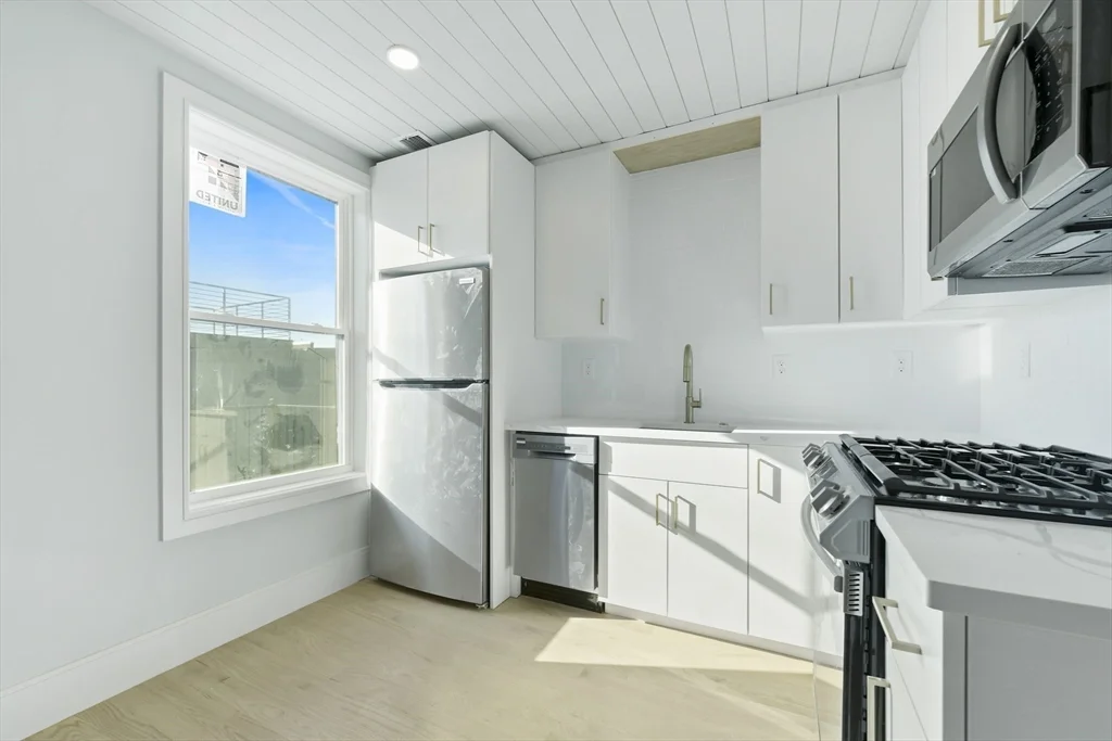 2 bed, 2 bath apartment for rent at 183 Maverick St Unit 3, East Boston