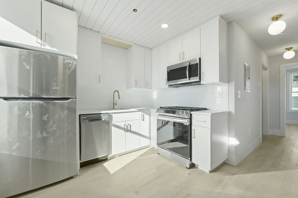2 bed, 2 bath apartment for rent at 183 Maverick St Unit 3, East Boston — photo 5 of 14