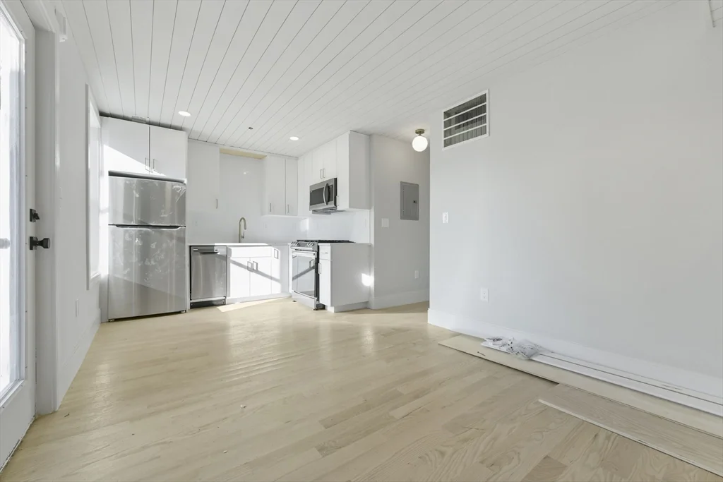 2 bed, 2 bath apartment for rent at 183 Maverick St Unit 3, East Boston — photo 2 of 14