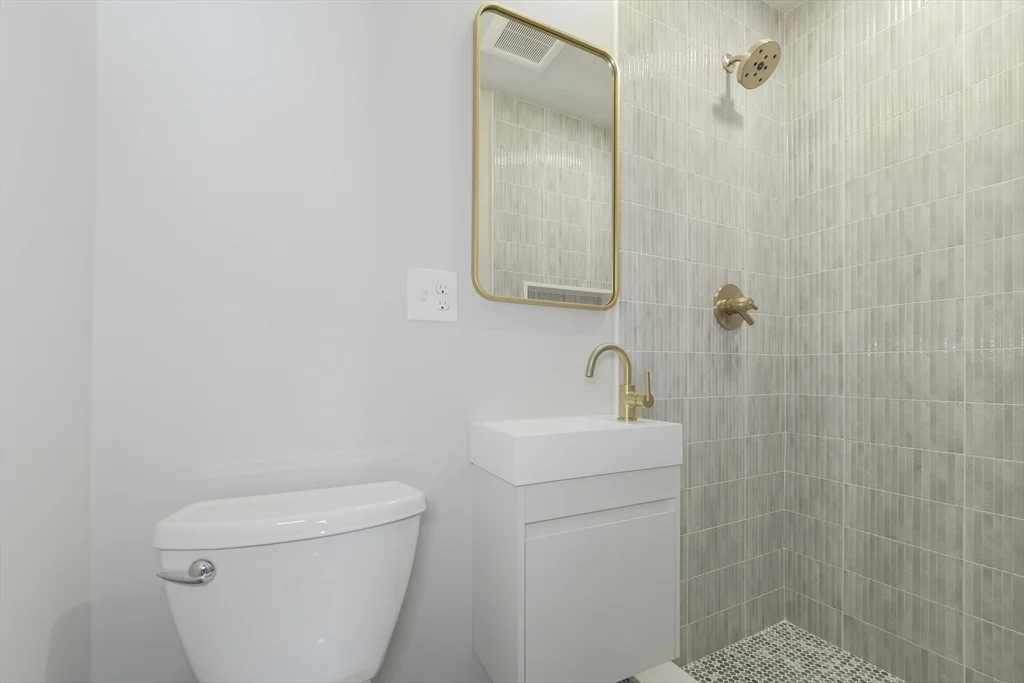 2 bed, 2 bath apartment for rent at 183 Maverick St Unit 3, East Boston — photo 12 of 14