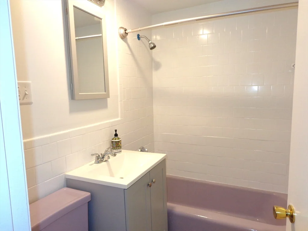 2 bed, 1 bath apartment for rent at 183 Mount Auburn St Unit 15, Watertown — photo 11 of 15