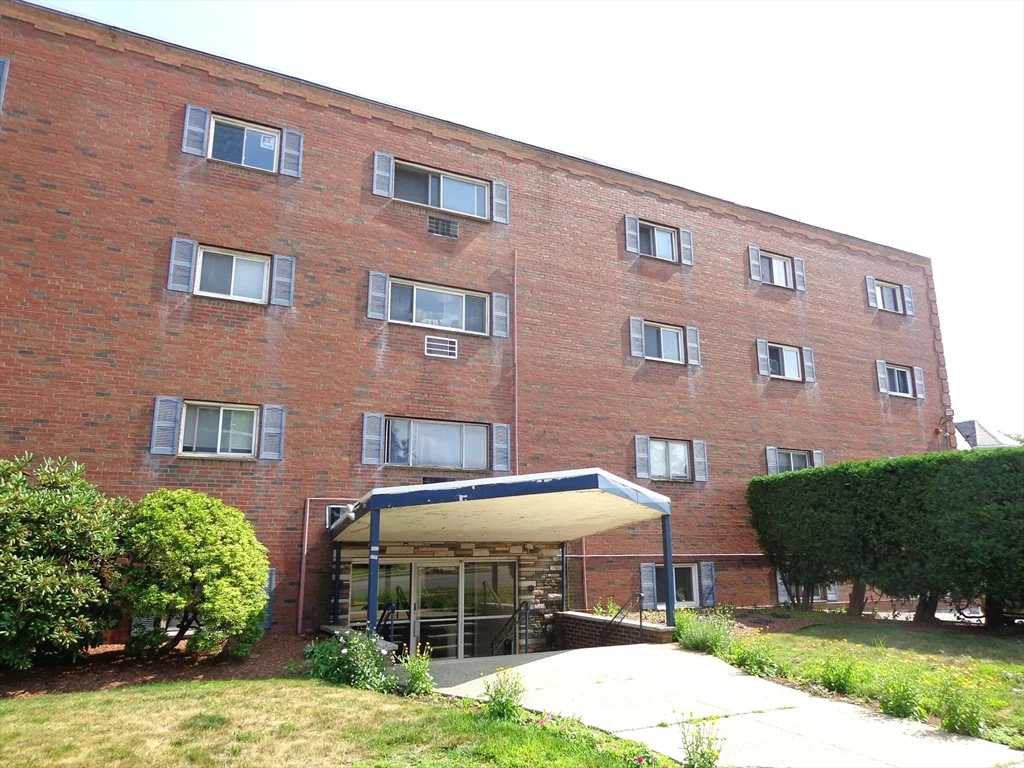 2 bed, 1 bath apartment for rent at 183 Mount Auburn St Unit 15, Watertown — photo 1 of 15