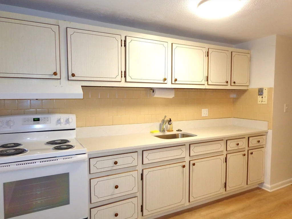 2 bed, 1 bath apartment for rent at 183 Mount Auburn St Unit 15, Watertown — photo 5 of 15